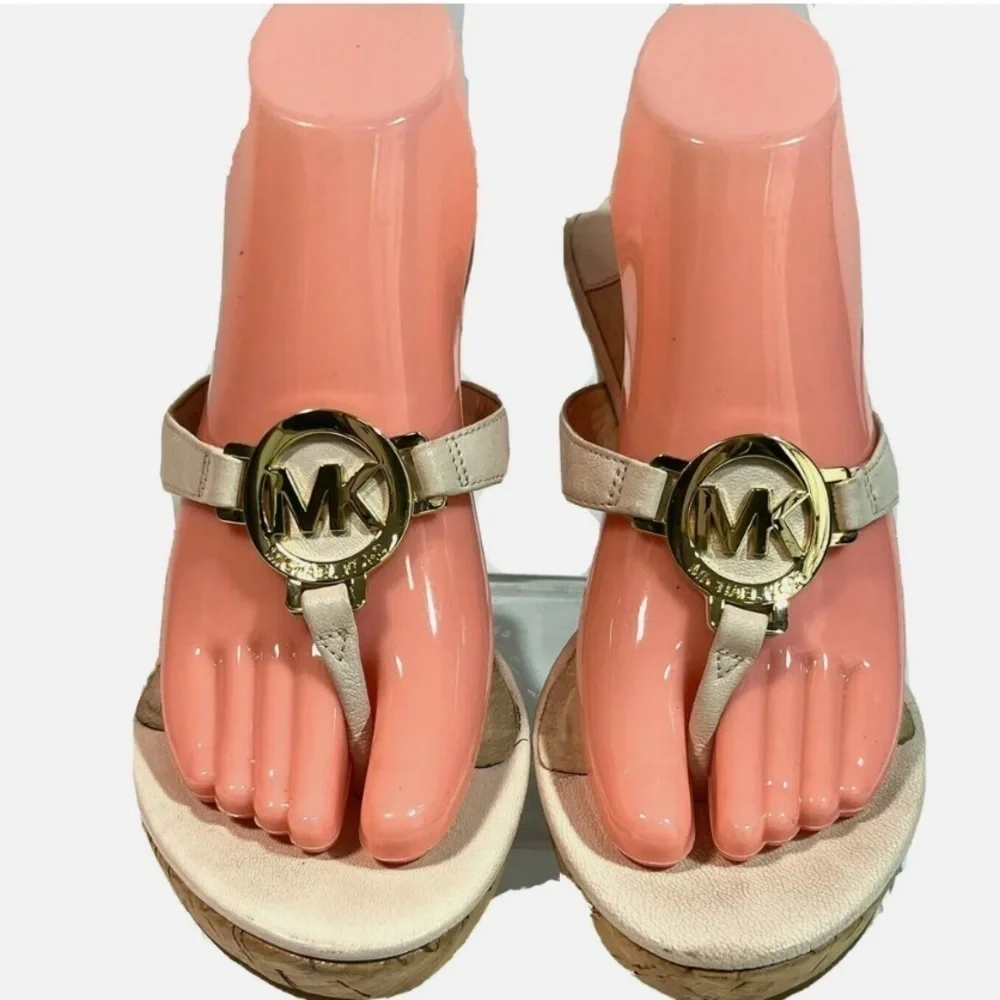 Michael Michael Kors Sandals Sz 8 Ivory Leather Thong Gold Logo Cork Wedge